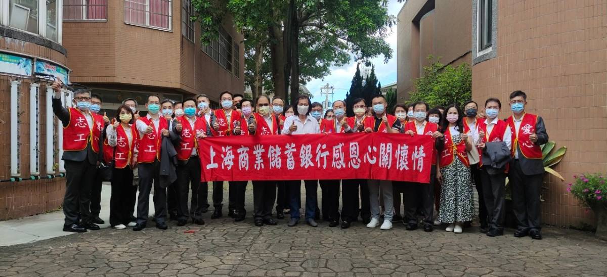 本行新北志工大隊至新竹縣湖口鄉，捐贈私立香園紀念教養院院內新防火門設備。圖檔