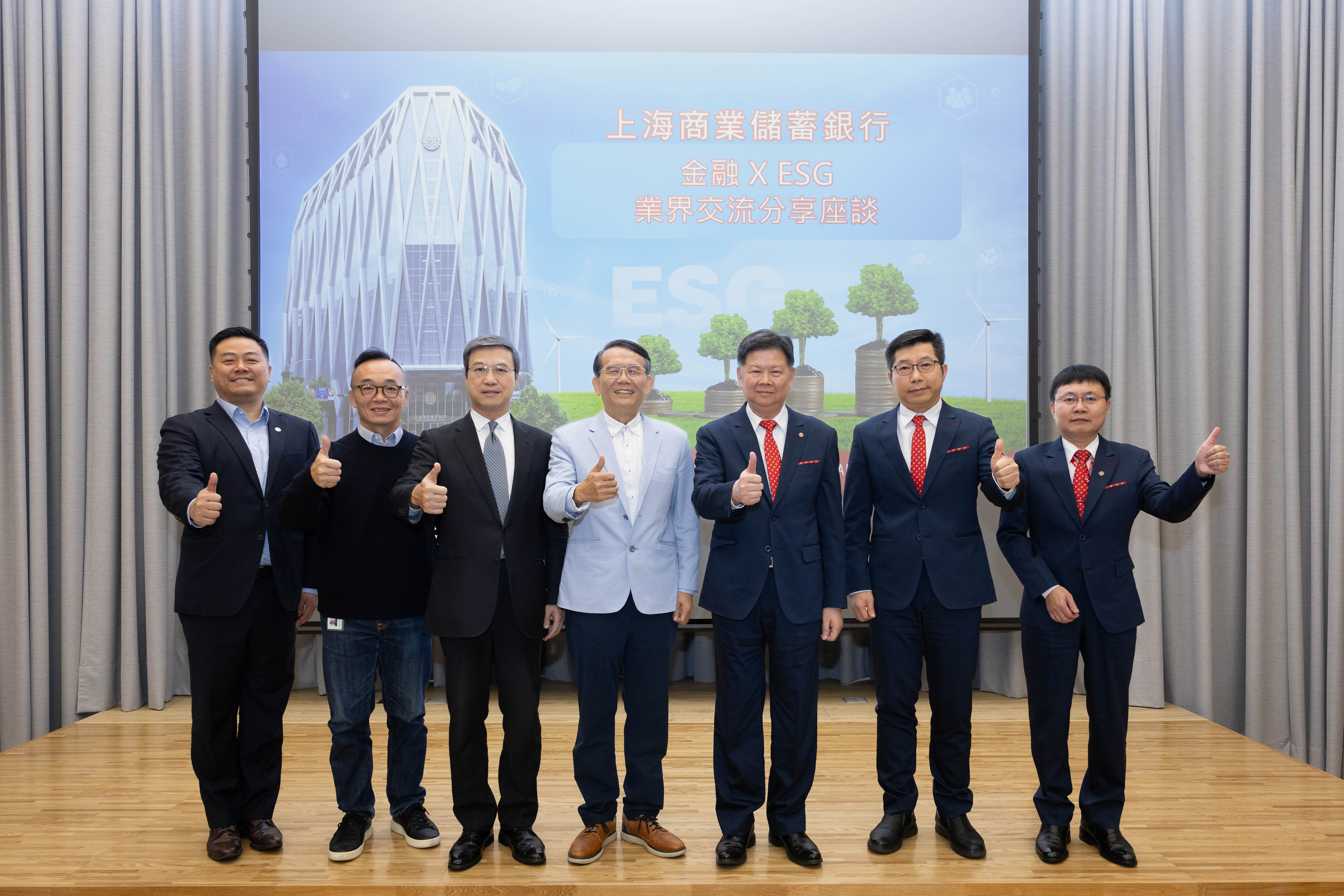 開新視窗-本行與台北金融研究發展基金會舉辦金融 X ESG業界交流分享座談，邀請金融同業參訪新總行大樓。